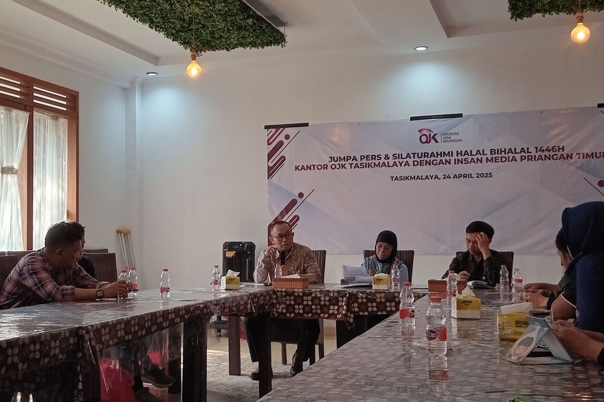 Pimpinan Kantor OJK Tasikmalaya meminta masyarakat berhati-hati saat memberikan data pribadi kepada orang atau penelepon tidak dikenal, Kamis (24/4/2025).