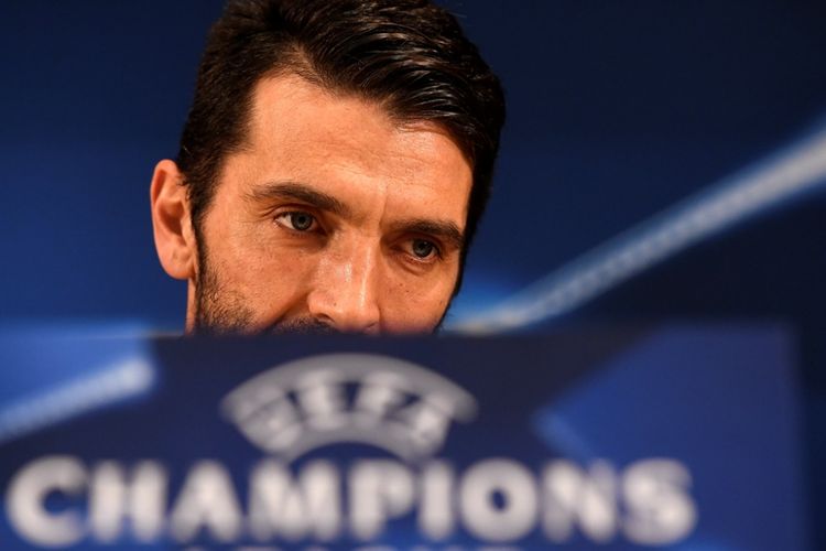 Penjaga gawang Juventus, Gianluigi Buffon, menjalani jumpa persi di Stadion Dragao, 21 Februari 2017.