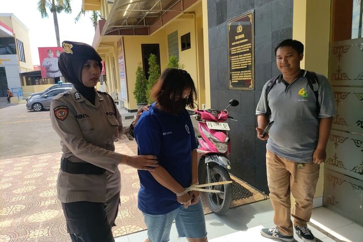 YT pelaku pencurian rumah saat diglandang di Polres Bantul. Kamis (18/4/2024)