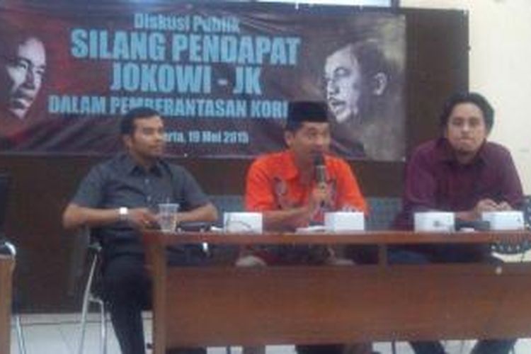 Koordinator ICW Adnan Topan Husodo dan pengamat politik Ray Rangkuti dalam diskusi 