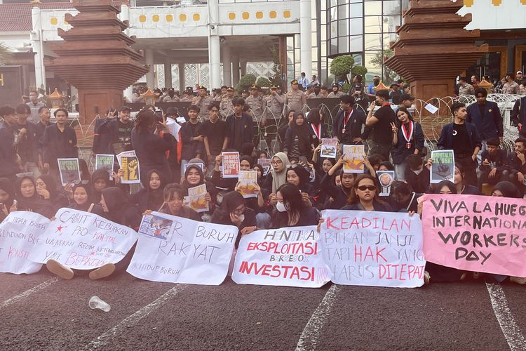 Ini 16 Poin Tuntutan Aksi Demo BEM Unair dan BEM SI Jatim di Grahadi Surabaya Hari Ini