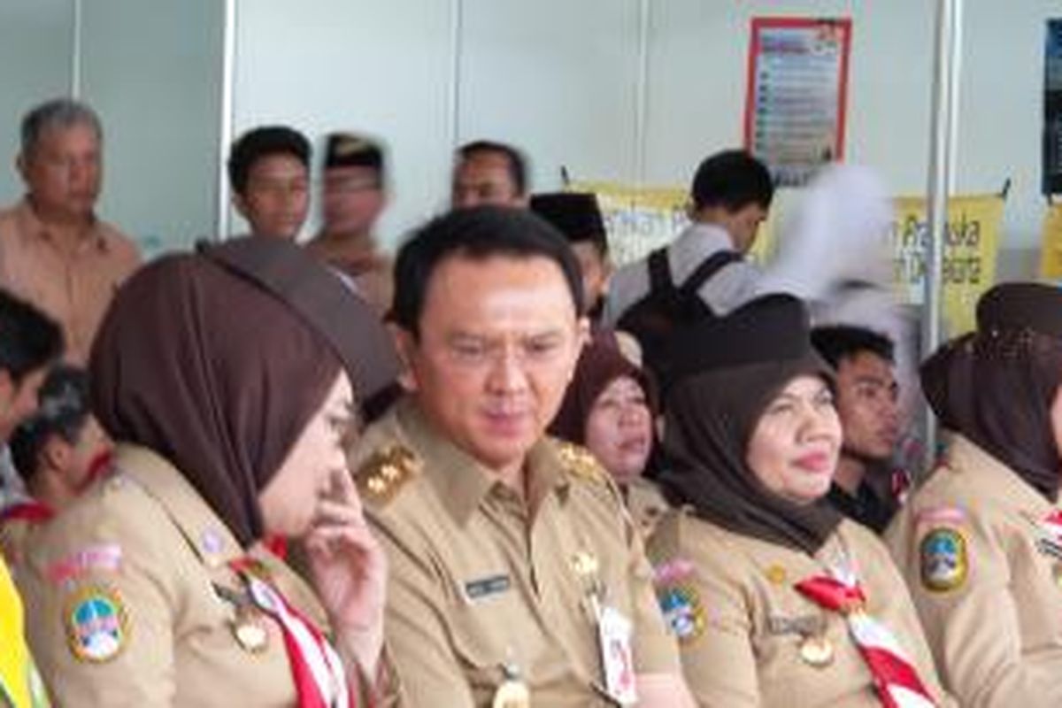 Plt Gubernur DKI Jakarta Basuki Tjahaja Purnama bersama sejumlah pengurus Kwatir Daerah Pramuka DKI Jakarta, di Balaikota Jakarta, Selasa (15/7/2014)