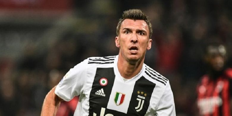 Mario Mandzukic merayakan golnya pada laga AC Milan vs Juventus di San Siro dalam lanjutan Liga Italia, 11 November 2018. 