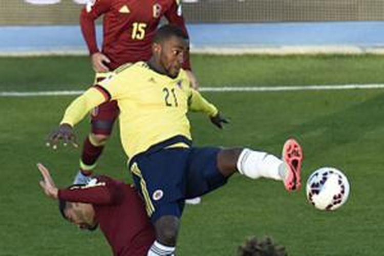 Jackson Martinez tampil saat Kolombia kalah 0-1 dari Venezuela pada laga pertama Copa America 2015, Minggu (14/6/2015). 