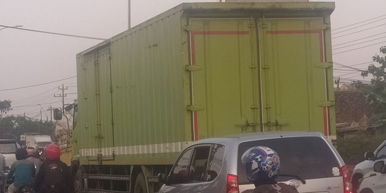 Siap-siap Macet Hingga April, Jalan Pantura Semarang-Demak Ditinggikan
