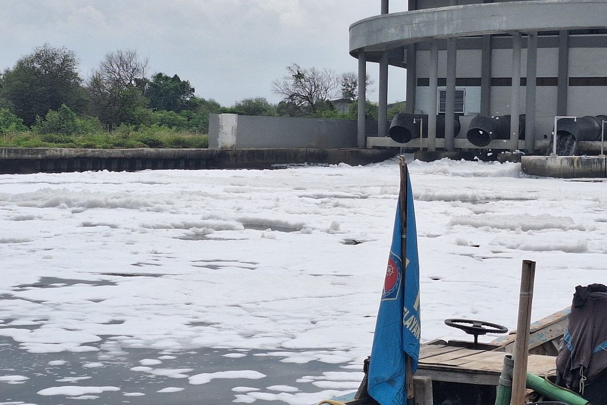 Pemkot Jakut Minta Pabrik yang Buang Limbah ke Kali Kamal Disanksi