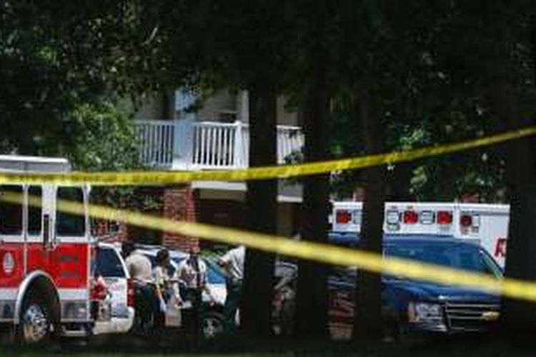 Petugas penegak hukum sedang bekerja di lokasi kejadian pembunuhan empat balita oleh ibu kandungnya sendiri di Memphis, AS. 