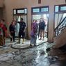 Damkar Jaktim Bersihkan Rumah Mewah yang Terbengkalai di Cakung