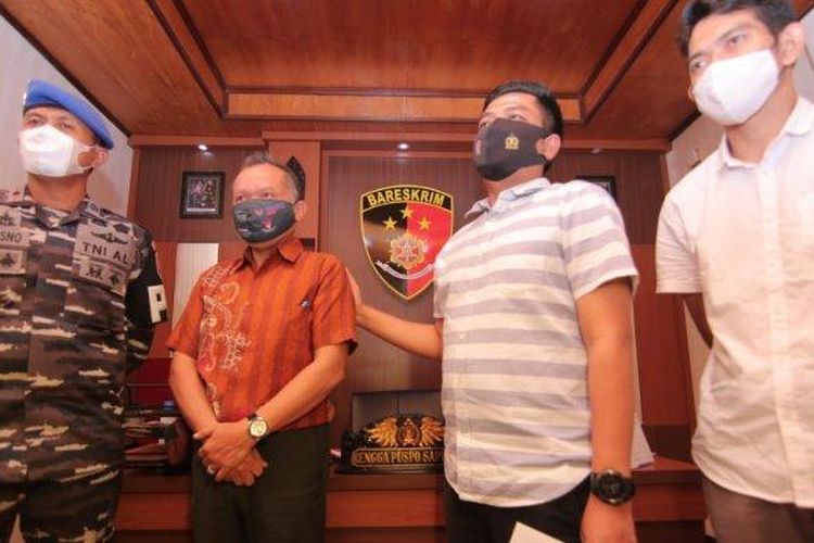 Pelaku inisial BN (50) warga Balikpapan saat menyerahkan diri di Satreskrim Polresta Balikpapan, Rabu (28/4/2021). 