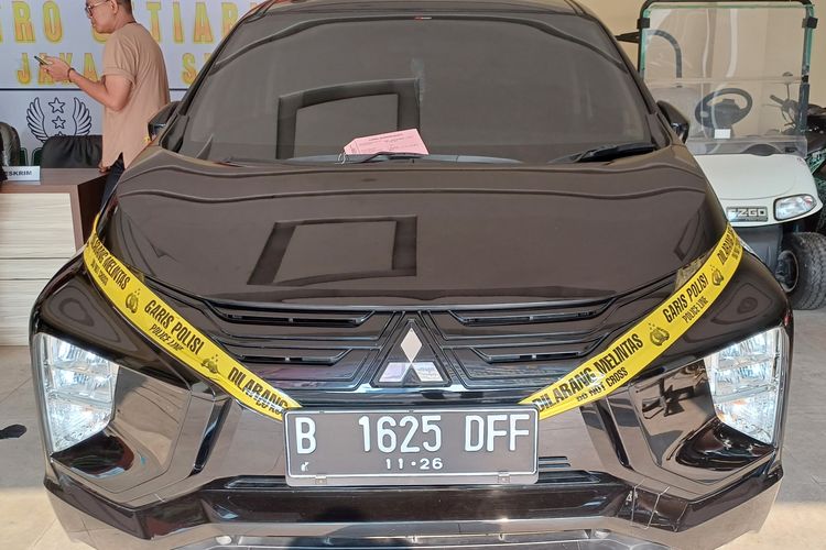 Penampakan mobil Mitsubishi Xpander yang dibawa Ferdy, sopir seorang presenter bernama Caren Delano beberapa waktu lalu, Jumat (6/10/2023).
