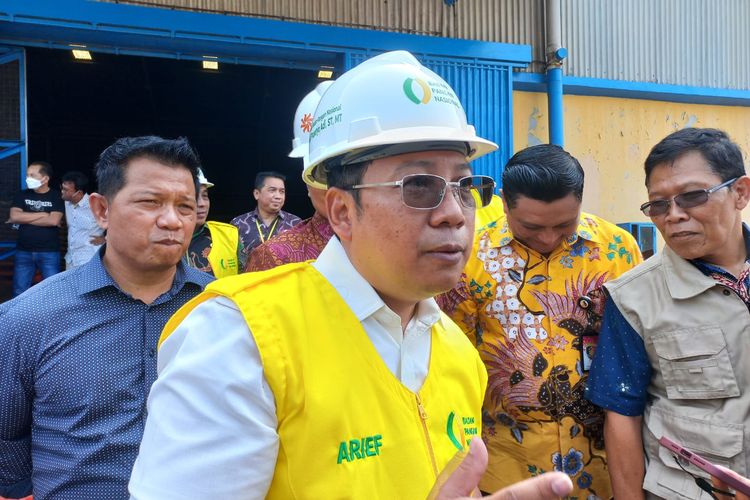 Kepala Bapanas Arief Prasetyo Adi dalam pemantauan Gudang Bulog Kanwil DKI Banten di Kelapa Gading, Jakarta, Jumat (13/1/2023)
