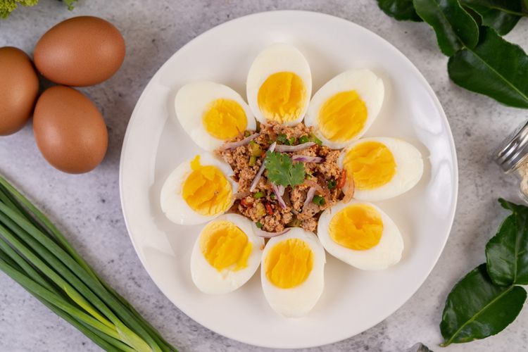 Telur mengandung properti unik yang bisa membantu menurunkan berat badan, sehingga jika dikonsumsi rutin telur bisa membentuk perut lebih rata.