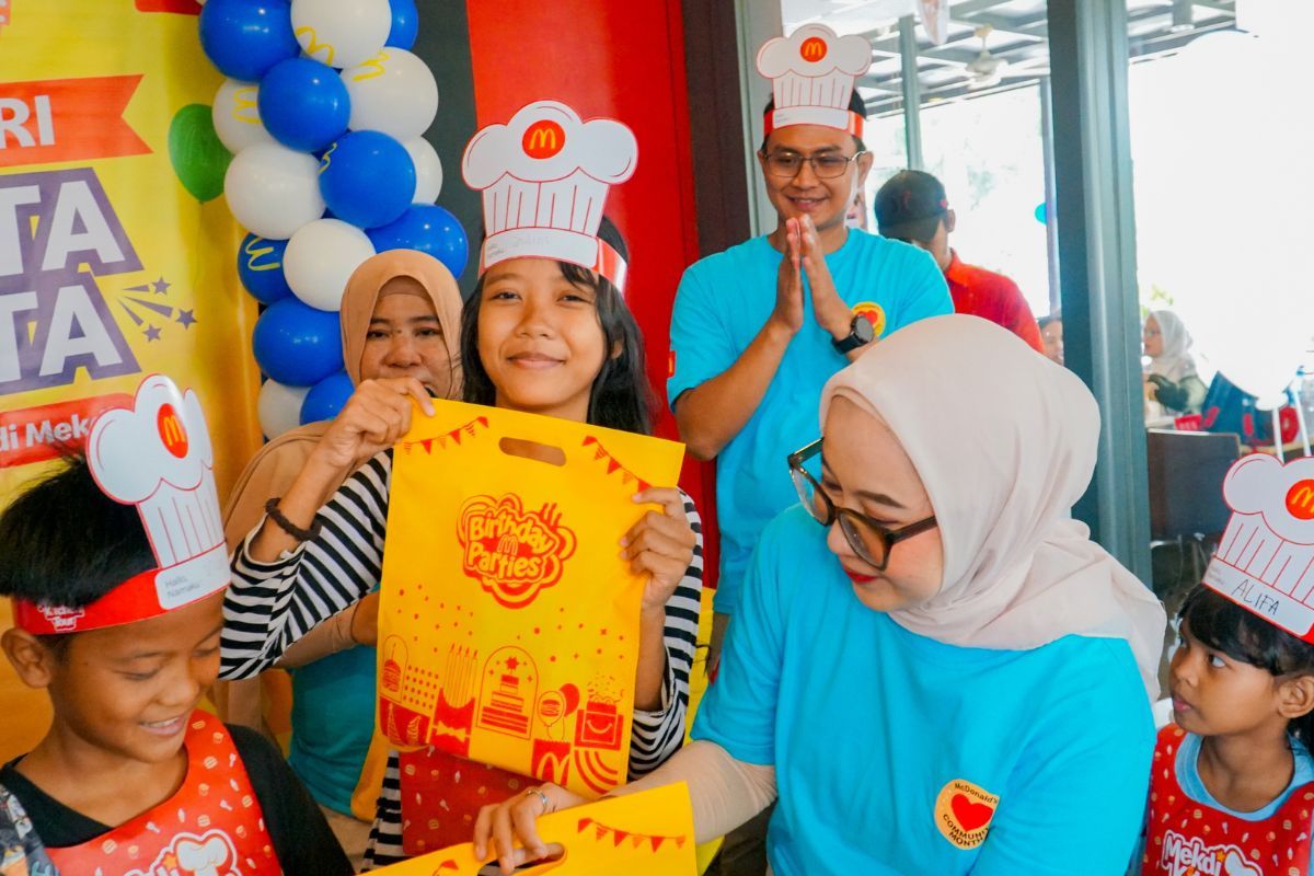 Andini Diva Fitriyani, anak binaan Yayasan Cahaya Rumah Ilmu Indonesia, merasakan pengalaman baru bersama para ''Kakak Bimbing McD'' dalam Community Month 2026. 