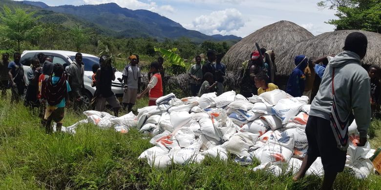 Bantuan logistik dari pemerintah pusat melalui Kementerian Sosial diterima warga Nduga, Papua, Senin (14/10/2019).