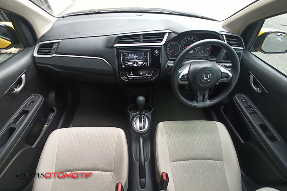 Interior Honda Brio Satya CVT