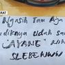 Unik, Pemudik Ini Pasang Tulisan “Mudik sama Ayang” di Motornya, Begini Cerita di Baliknya