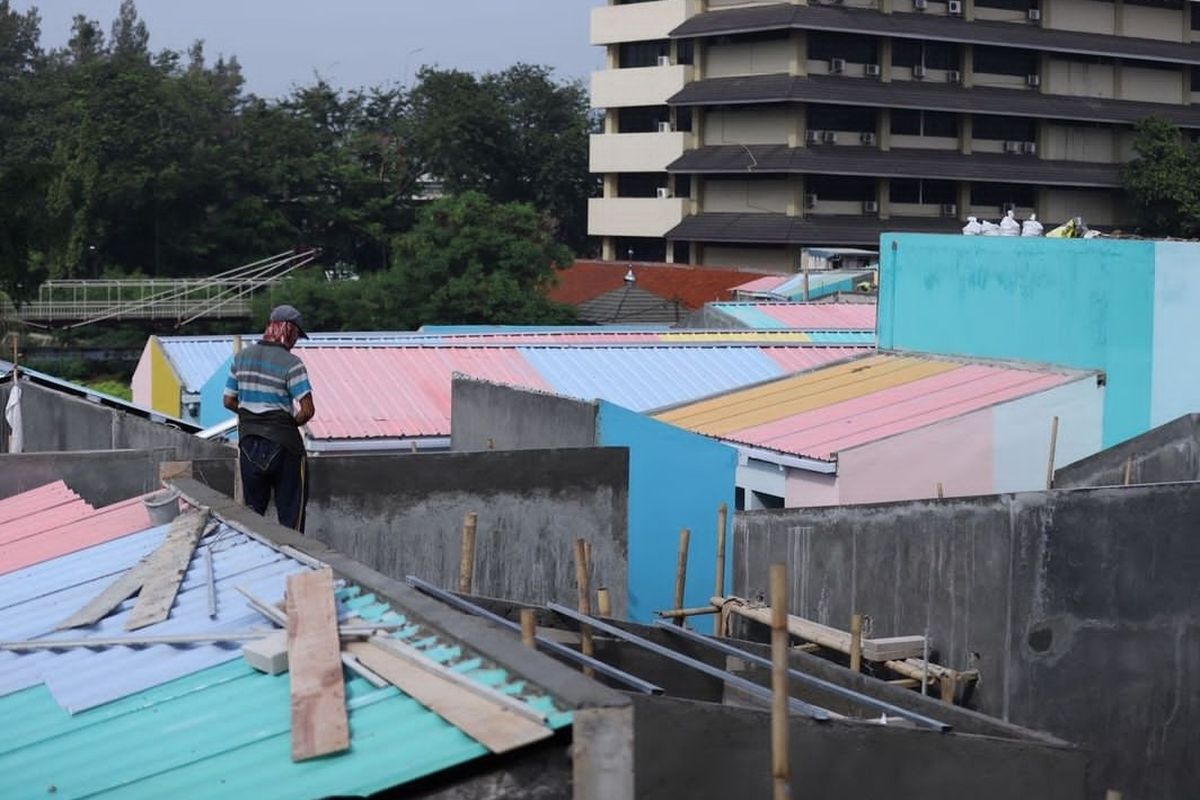 Progres revitalisasi permukiman korban kebakaran Pasar Gembrong di RW 001 Cipinang Besar Utara, Jatinegara, Jakarta Timur, atau Kampung Gembira Gembrong sudah mencapai 90 persen.