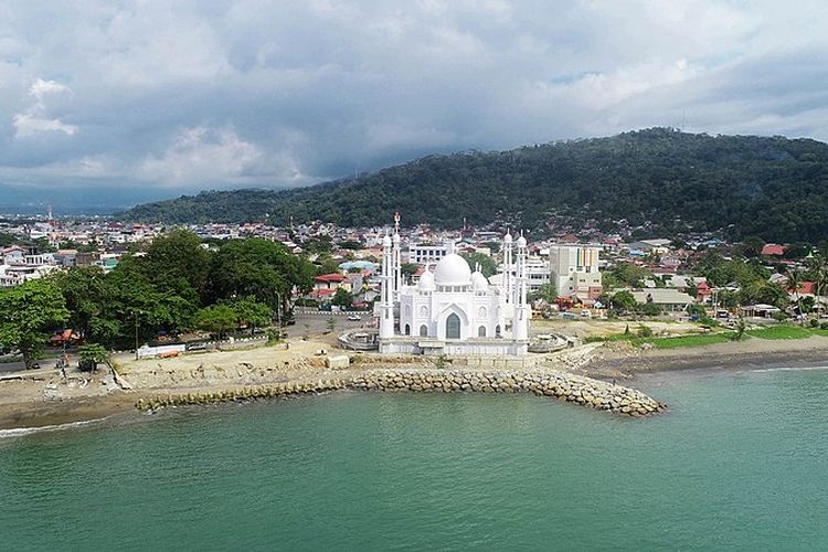 
Masjid Al Hakim Padang, salah satu masjid ikonik di jalur Trans Sumatera