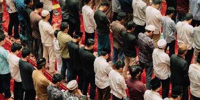 Hukum Khatib Jumat Menunjuk Orang Lain untuk Menjadi Imam Jika Bacaannya Kurang Fasih, Boleh atau Tidak?