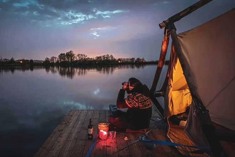 Vlotcamp, hotel rakit di tengah Danau Flanders Belgia