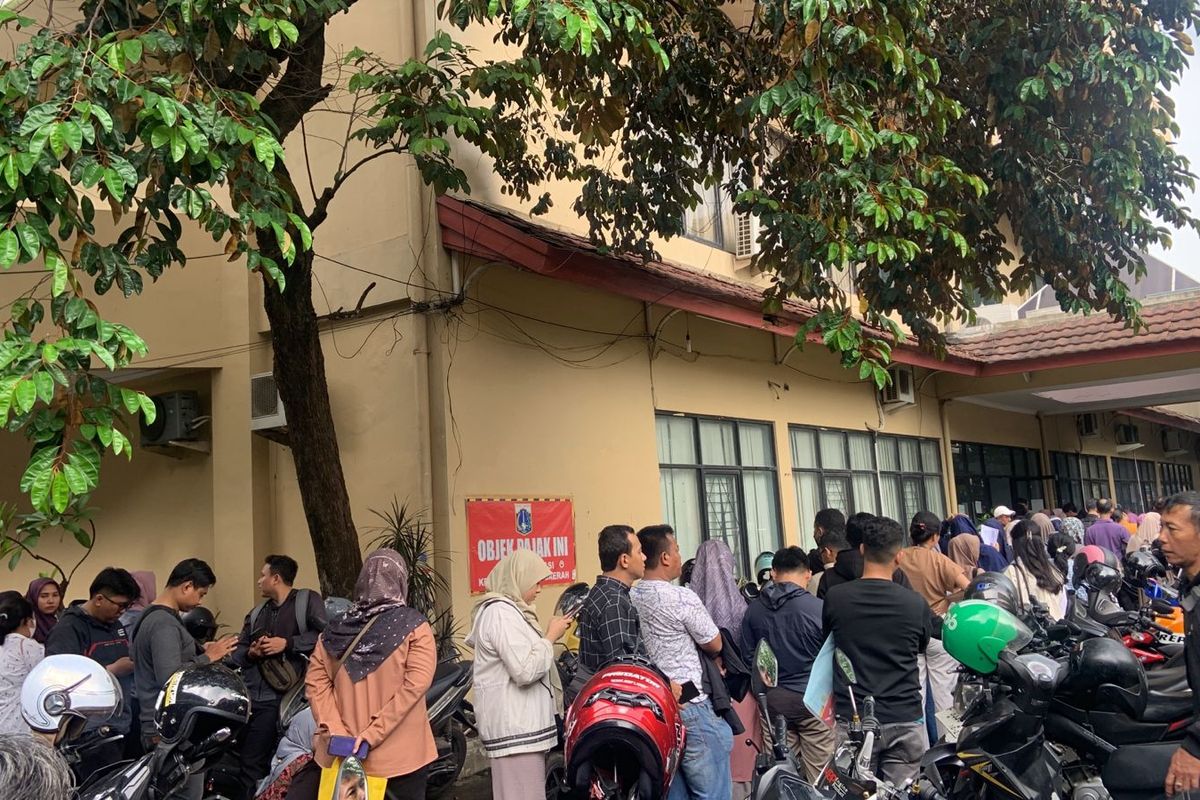 Sejumlah guru mendatangi Gedung Guru Jakarta, Jalan TB Simatupang, Tanjung Barat, Jagakarsa, Jakarta Selatan, Kamis (4/4/2024). 