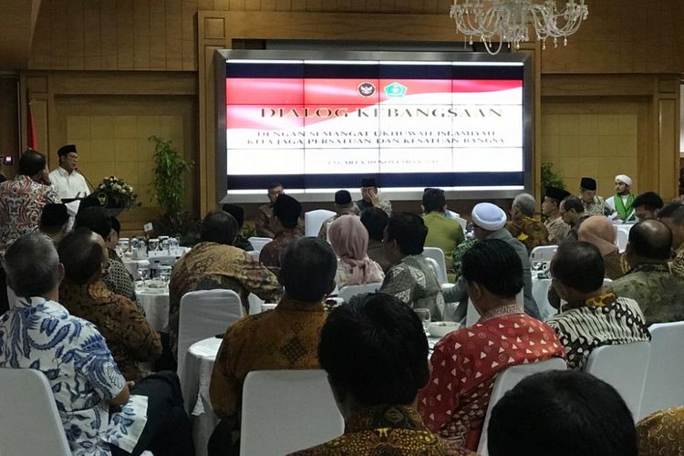 Sejumlah pimpinan organisasi masyarakat (ormas) Islam mendatangi Kantor Kementerian Koordinator Politik, Hukum, dan Keamanan (Kemenko Polhukam), Jakarta Pusat, untuk mengikuti dialog kebangsaan, Jumat (9/11/2018). 