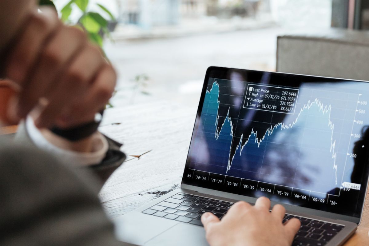 IHSG Terjun Bebas, Investor Disarankan Perbanyak Aset Aman