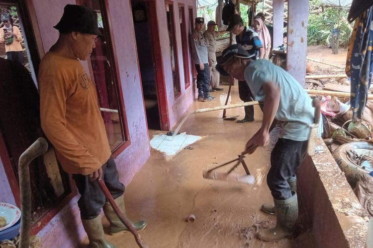 Cerita Korban Longsor Ciamis: Ujian Tinggal Sepekan Lagi, Perlengkapan Sekolah Rusak Diterjang Longsoran