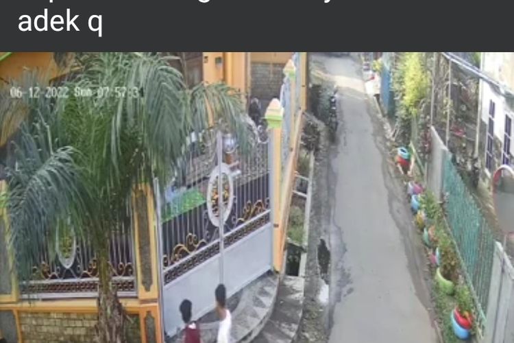 Seorang remaja laki-laki bernama Mohammad Rohmat (16) asal Kota Malang, Jawa Timur terpaksa kehilangan HP-nya jenis Redmi 9A karena dicuri oleh dua pelaku yang tidak dikenal. Peristiwa itu terjadi pada Minggu (12/6/2022) sekitar pukul 07.57 WIB.  