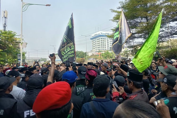 Ramai-ramai Ormas Demo PT Orang Tua Buntut Challenge Hafalan Al Quran Berhadiah Miras