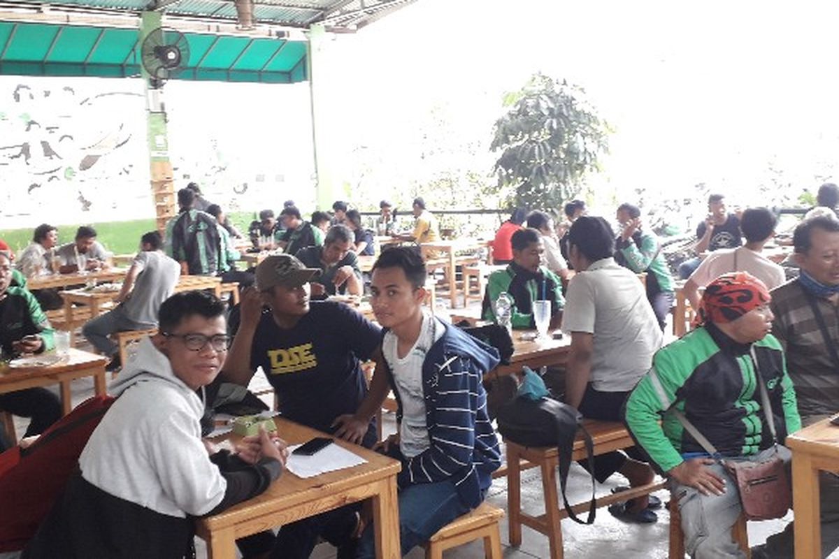 Kantin Lounge GrabBike di Jalan Daan Mogot, Jakarta Barat pada Selasa (9/10/2018).