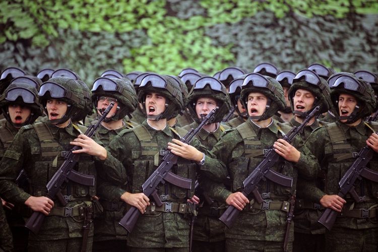 Para prajurit Rusia yang ikut serta dalam latihan militer Zapad 2017 yang diduga banyak negara adalah persiapan untuk menyerang NATO.