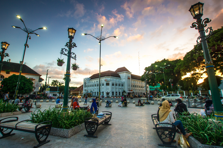 Jalan Malioboro, Yogyakarta. Ada sejumlah tempat wisata dekat Malioboro yang bisa dikunjungi saat berada di sana.