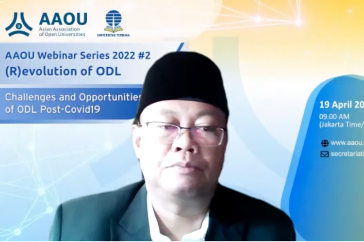 Rektor UT sekaligus President AAOU, Prof. Ojat Darojat dalam sambutan pembukaan webinar Universitas Terbuka Asia atau Asian Association of Open Universities (AAOU) bertajuk Challenges and Opportunities of ODL Post-Covid19 (19/4/2022).