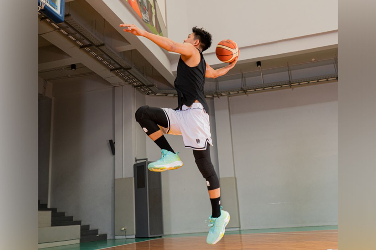 Ilustrasi pebasket sedang latihan mengenakan sepatu dari Ballerbro.