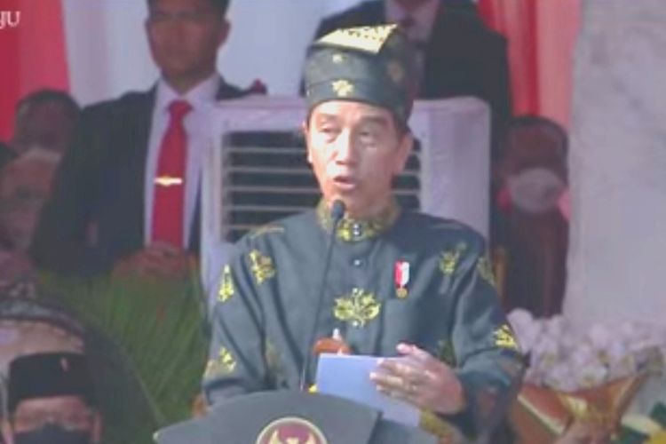 Presiden Joko Widodo saat memberikan amanat dalam upacara peringatan Hari Lahir Pancasila di lapangan selatan Monas, Jakarta, Kamis (1/6/2023).