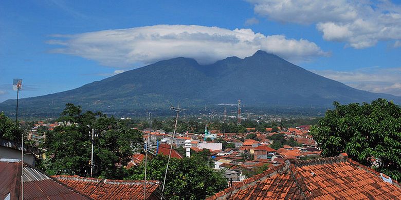 Tiga Warga Tersesat Di Gunung Salak Ditemukan Kelelahan Dan Kedinginan