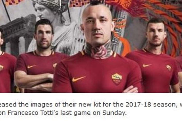 AS Roma luncurkan kostum baru untuk musim 2017-2018 pada Selasa (23/5/2017). Radja Nainggolan, Kevin Strootman, Edin Dzeko, Mohamed Salah dan Alessandro Florenzi menjadi model untuk kostum yang akan dikenakan pada laga terakhir Serie A musim 2016-2017 melawan Genoa, Minggu (28/5).