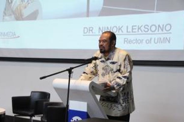 Dr. Ninok Leksono, Rektor UMN, memberikan sambutan dan selamat datang kepada para peserta & keynote speaker CONMEDIA 2015.