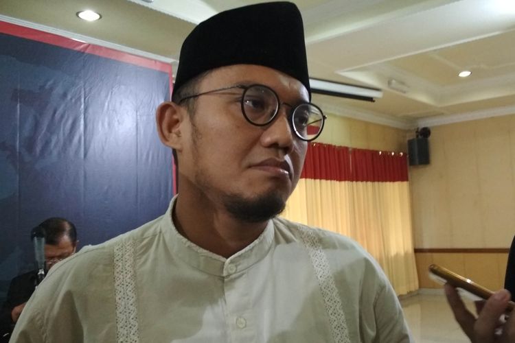 Ketua Umum Pimpinan Pusat Pemuda Muhammadiyah, Dahnil Anzar Simanjuntak Ketika Ditemui Dalam Kegiatan Peringatan Hari Tanpa Tembaka se-Dunia (HTTS) 2017, di gedung PP Muhammadiyah, Menteng, Jakarta Pusat, Selasa (30/5/2017). 