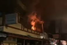 Rumah Dua Lantai di Banjarmasin Terbakar, Warga Sesak Napas Saat Bantu Padamkan Api