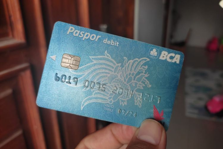 Ilustrasi kartu ATM atau debit BCA.