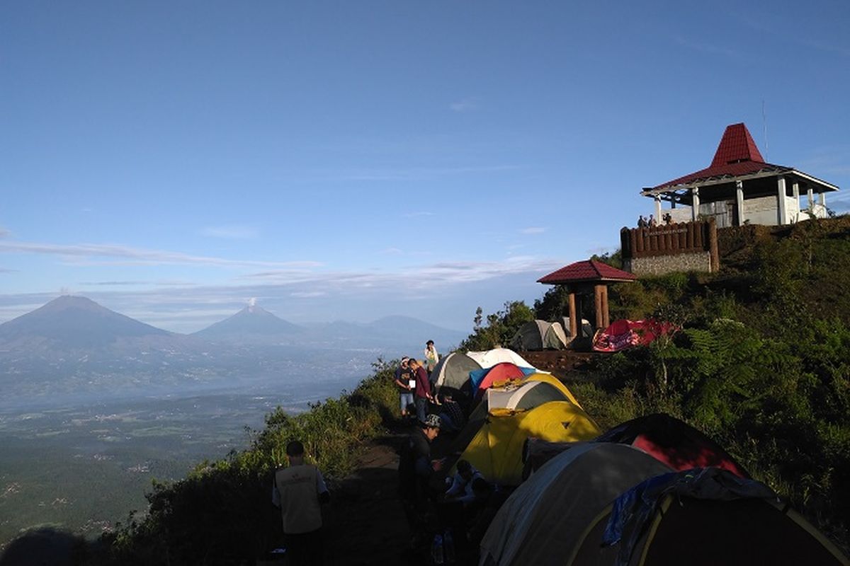Suasana puncak Gunung Andong.