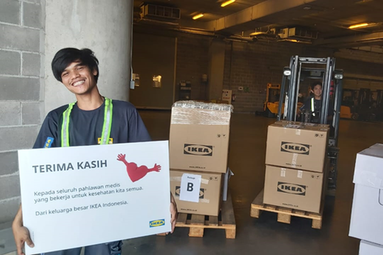 Bantuan paket produk perlengkapan rumah tangga dari IKEA Indonesia.