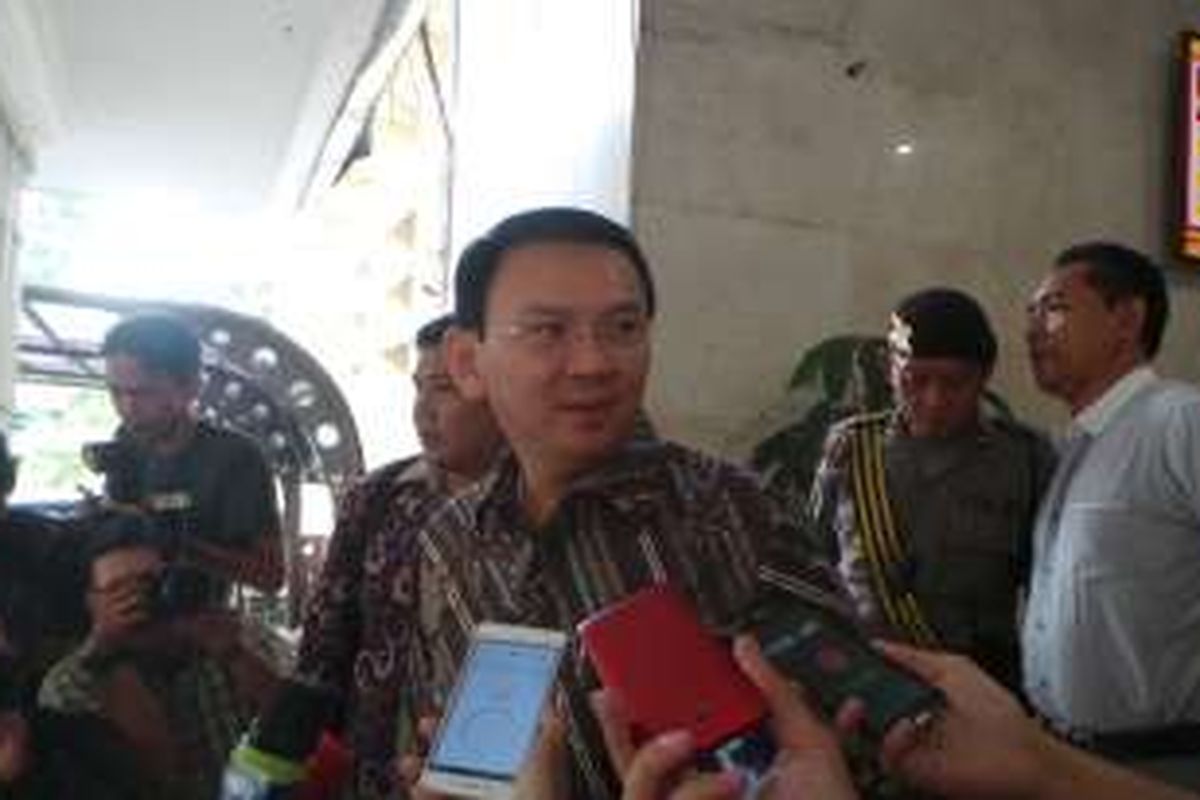 Gubernur DKI Jakarta Basuki Tjahaja Purnama seusai memberi keterangan terkait dugaan gratifikasi dalam pembelian lahan Cengkareng Barat, di Bareskrim Mabes Polri, Kamis (14/7/2016).