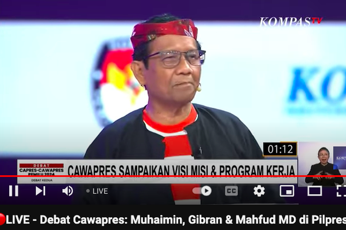 Baju adat Madura Mahfud Md di Debat Cawapres 2024