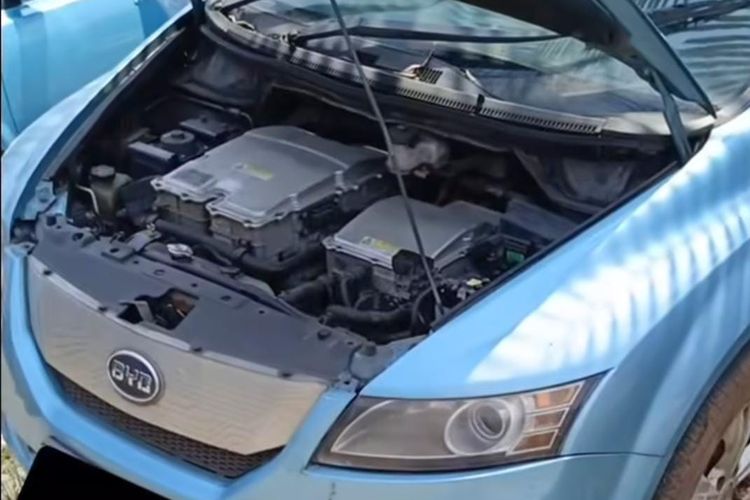 [POPULER OTOMOTIF] Taksi Listrik Bekas Dijual dan Video Warga Ngamuk di Samsat