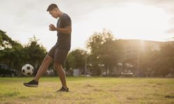 Suka Main Sepak Bola? Lakukan Tip Ini agar Otot Kaki Lebih Kuat!