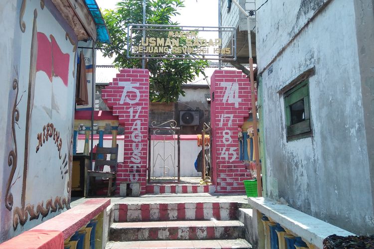 Makam Usman Sadar yang berada di Kelurahan Karangpoh, Kecamatan/Kabupaten Gresik.