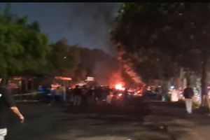Bentrok Pecah di Lokasi Mata Elang Tewas di Pancoran, Tenda Pedagang Dibakar